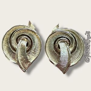 Vintage Lisner Gold-Tone Non-Pierced Earrings